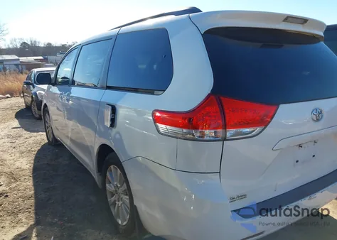 2012 Toyota Sienna Le 7 Passenger z USA, uszkodzony, nr VIN 5TDJK3DC3CS048579